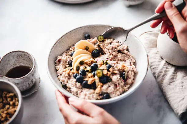 Oatmeal with Fruit and Nuts