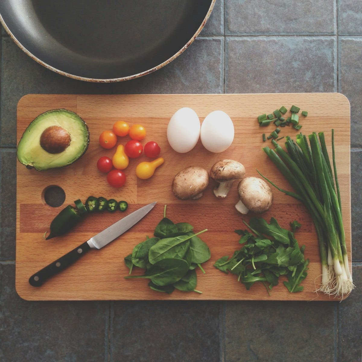 Organized refrigerator to reduce food waste at home